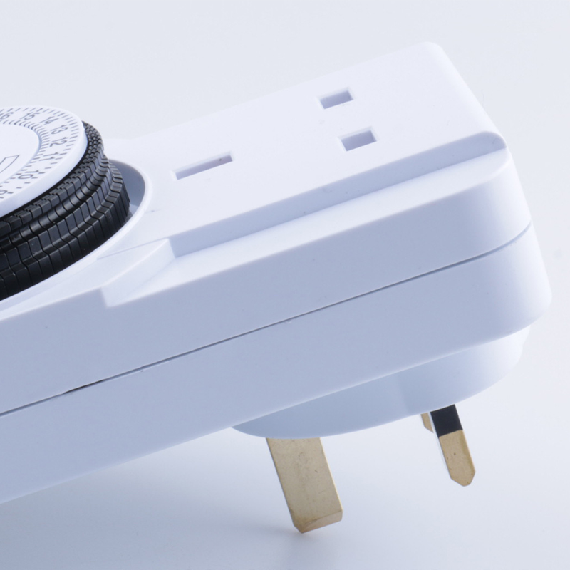 24-Hour Mechanical Plug-in Timer Socket